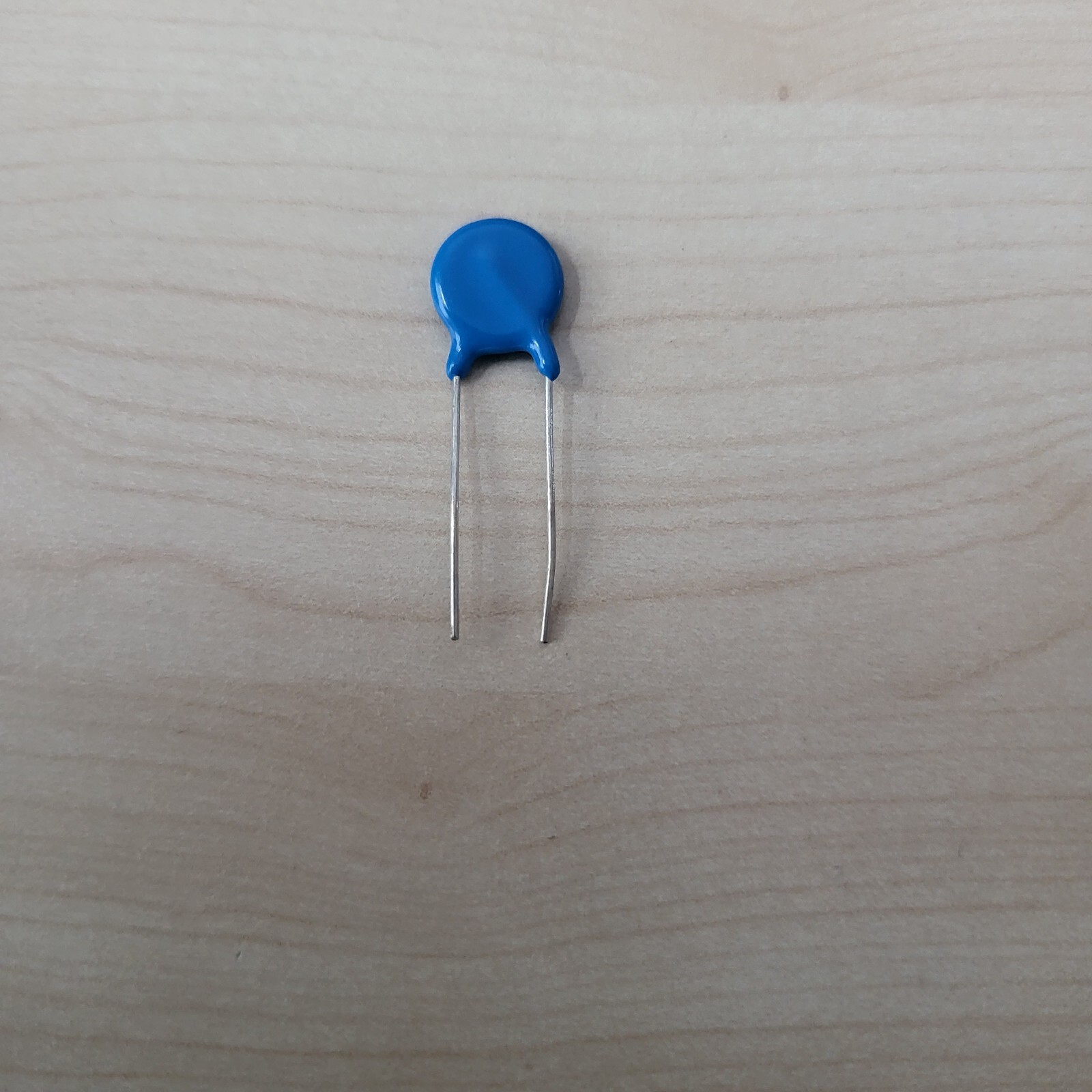 Varistor 10D681K