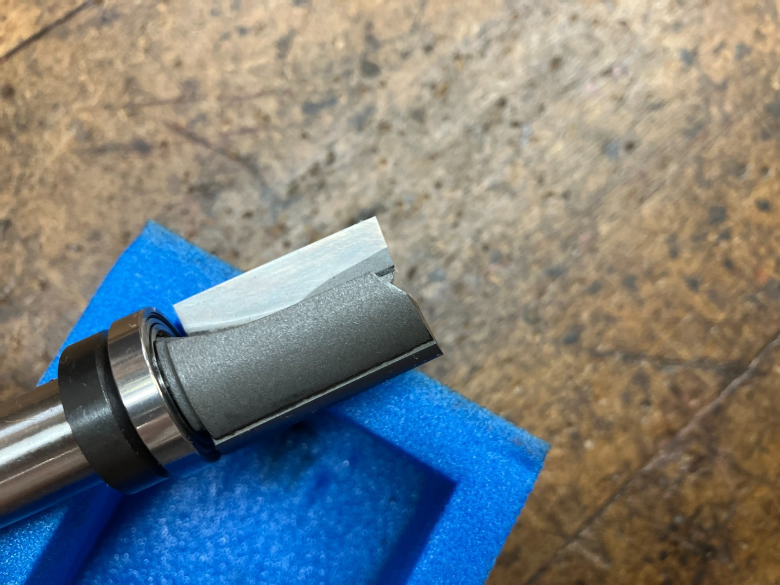 Amana 45463 Flush Trim Carbide Tip Ball Bearing 3/4 X 1 X 1/2″ Shaft Router Bit