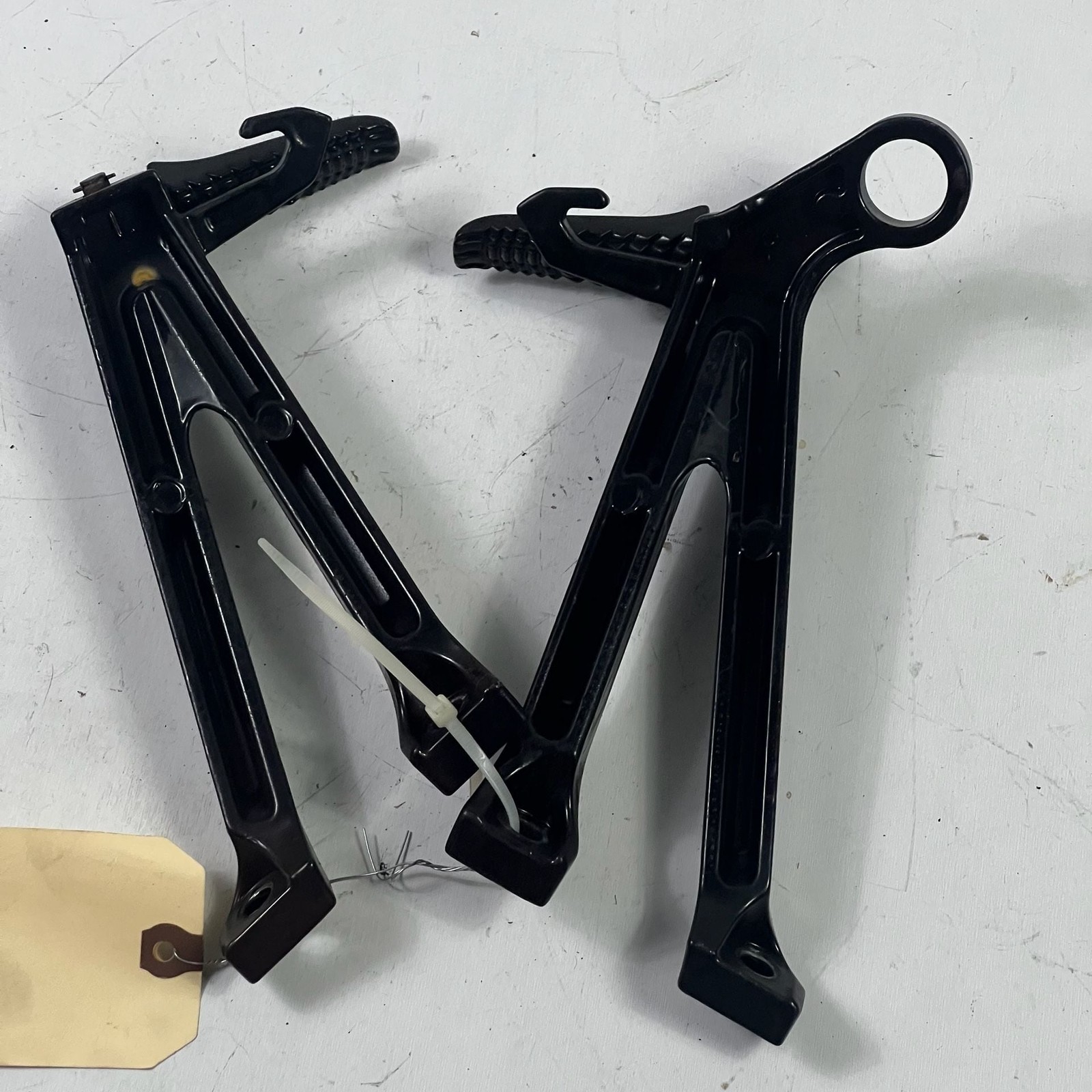 2006-2007 Suzuki GSXR 600 750 OEM Rear Passenger Foot Pegs Brackets Pair