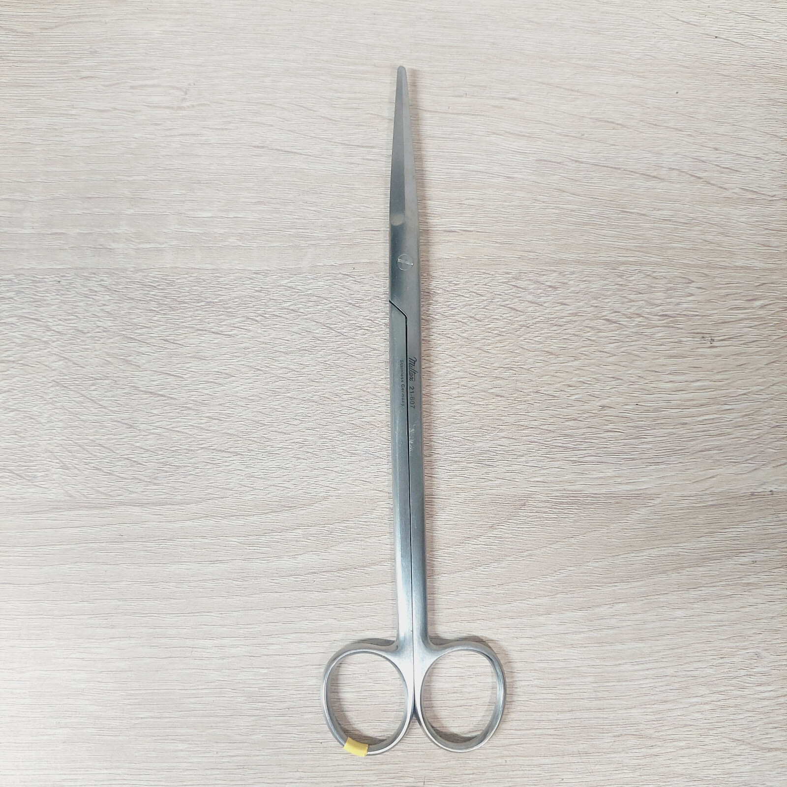 Miltex of Germany Gorney Face Lift Scissors 7-3/4″ (197mm) Straigh 21-607 – Used
