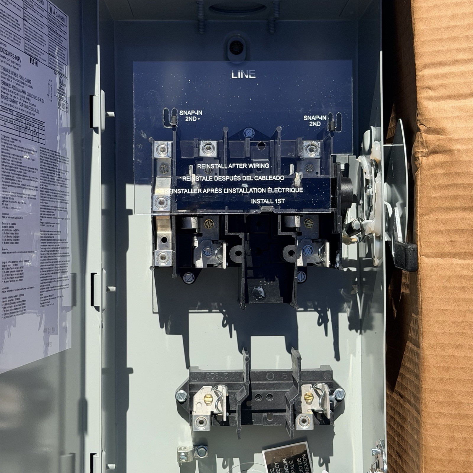 Eaton 100A DISCONNECT SWITCH OUTDOOR 3PHASE 240V FUSE TYPE NEMA 3R EATON