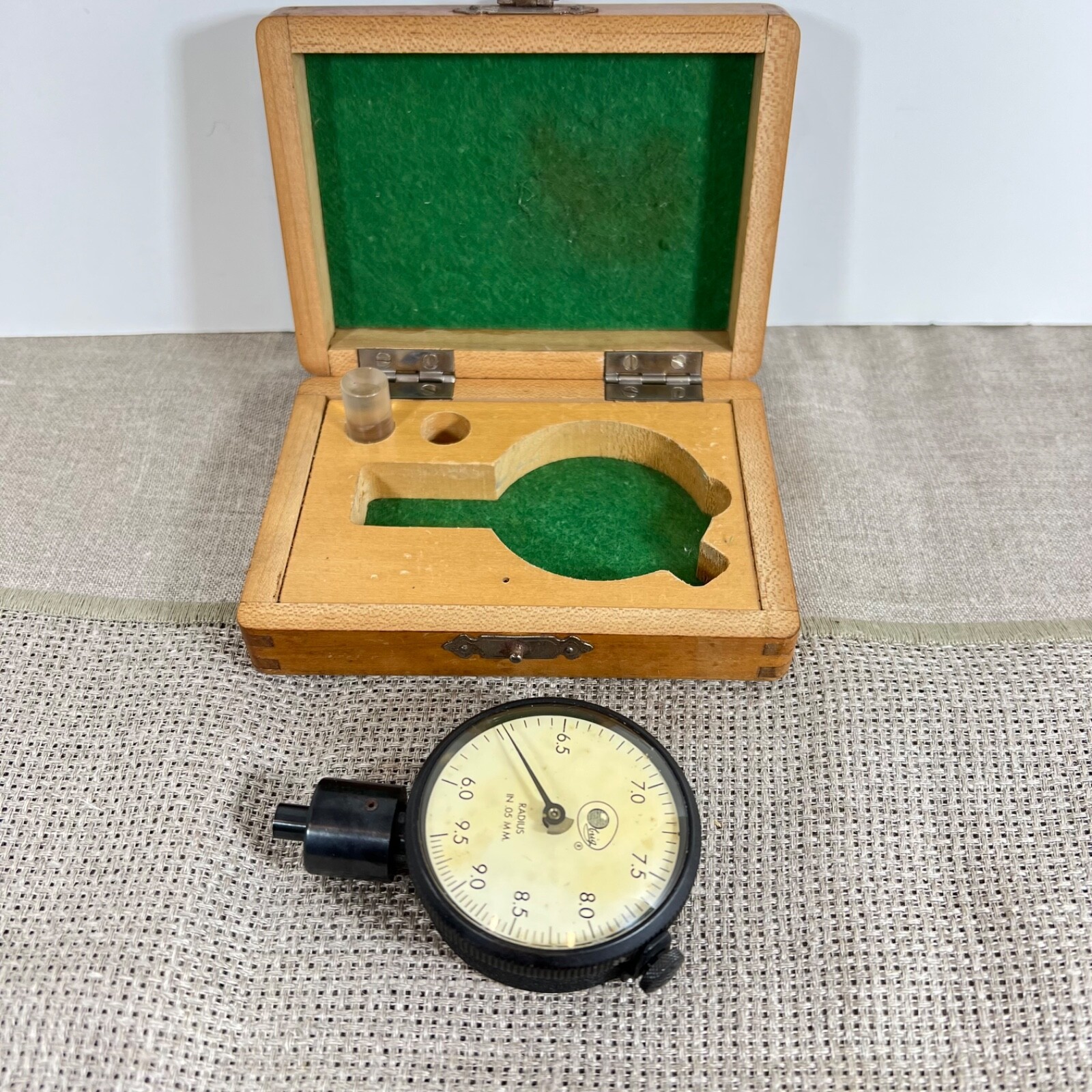Obrig Radius Dial Gauge Indicator 0.05mm (0.001″) Wood Case Made in USA Vintage