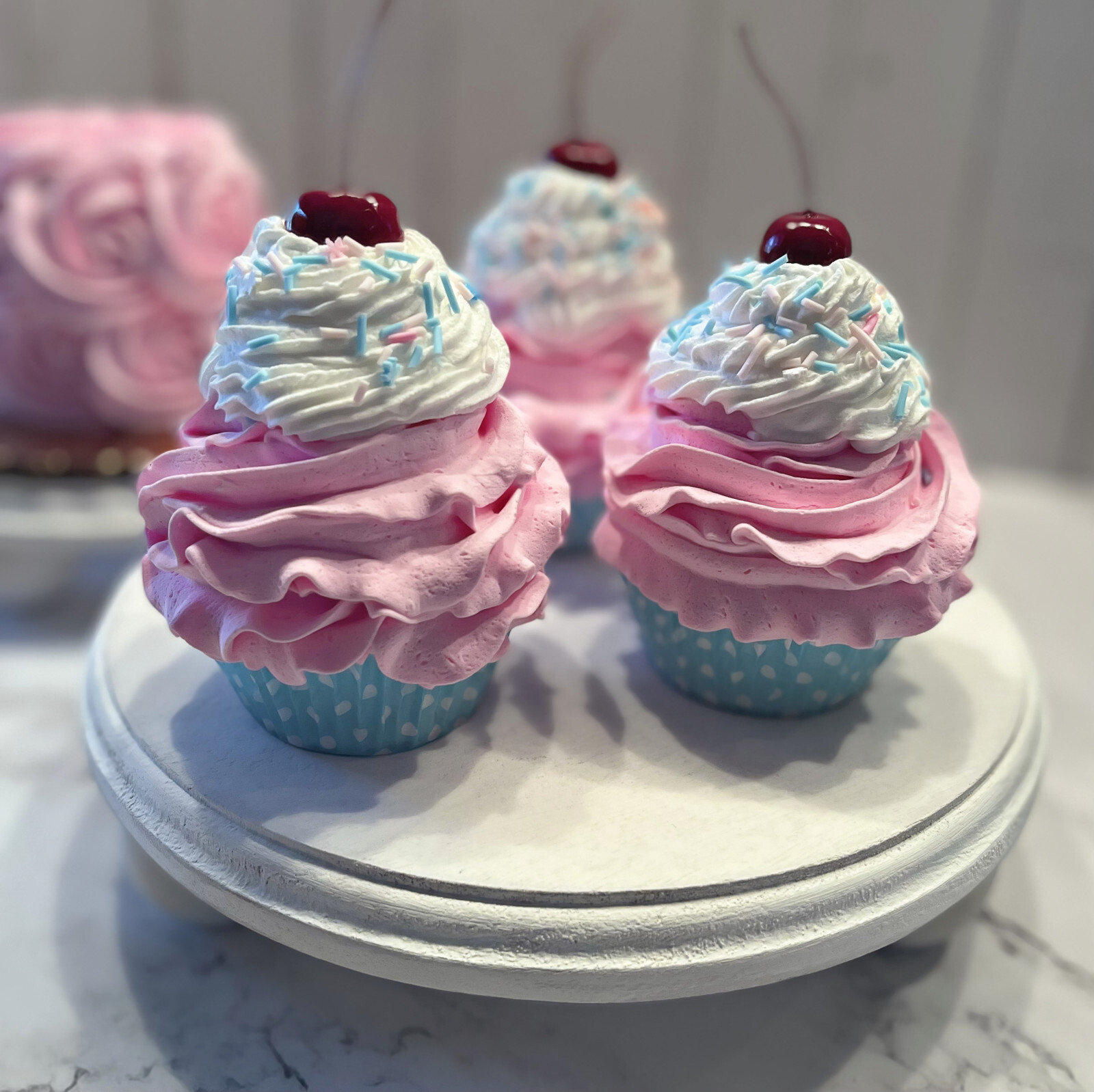 DEZICAKES Fake Cupcake Artificial Food Bubble Gum Cupcake Pink & Blue