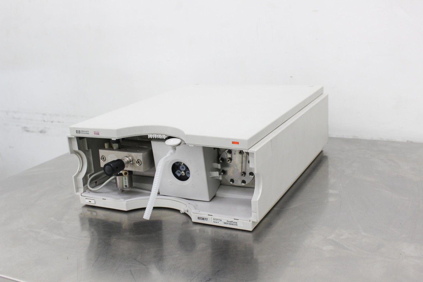 HP 1100 HPLC G1311A QuatPump HPLC with Minor Defects (3320023451)