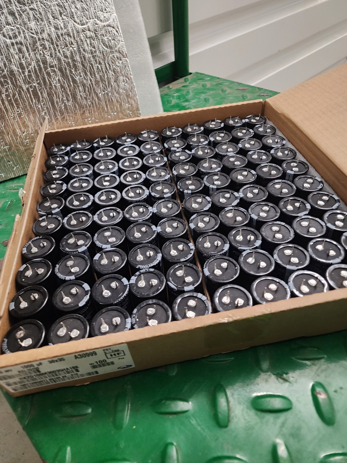 Lot Of 100 1000uf 200V Snap-In Capacitors 30mmx35mm **100 PIECE** Capacitor 2