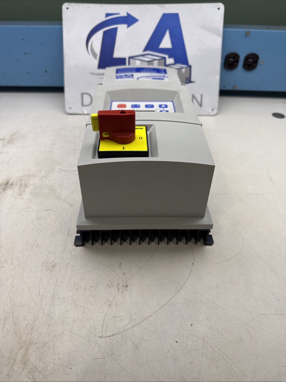 LENZE AC TECH FREQUENCY DRIVE ESV751N04TMC HP1 400/480V