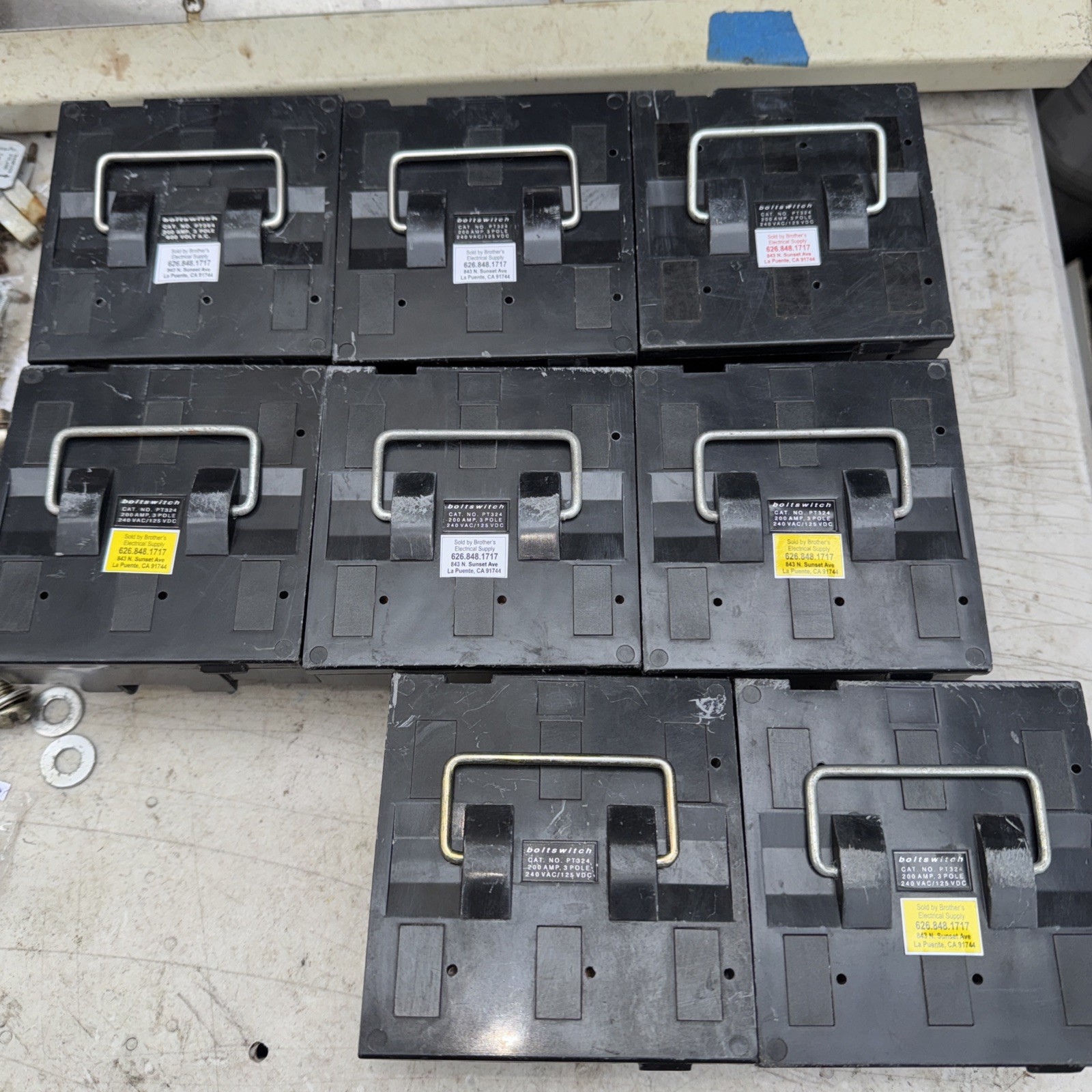 BoltSwitch PT324 PullOut 200A 3Pole 240V Included Fuses Shipping Same Day.