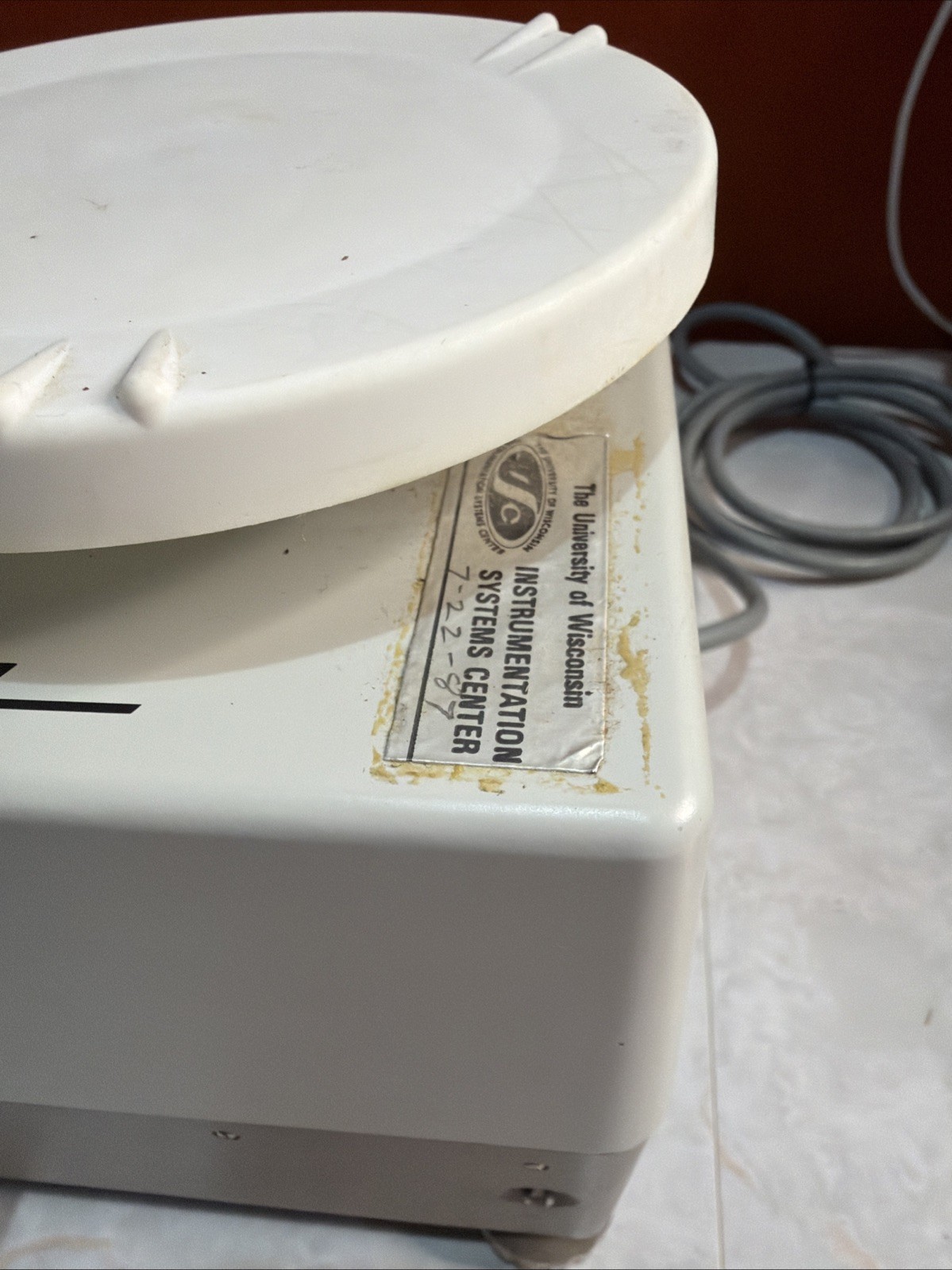 Mettler E2000 2kg Capacity Gram Scale w/ 5″ Table – 120V – E 2000 – Tested GOOD!