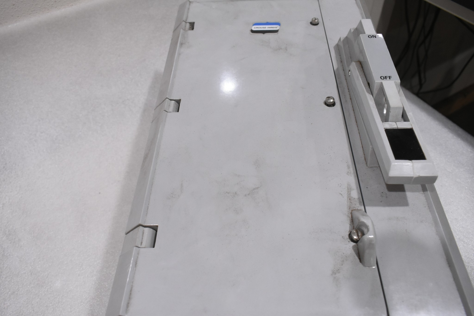 EATON CORPORATION CROUSE HINDS NST1018F D60360 DISCONNECT SWITCH ENCLOSED 250 V
