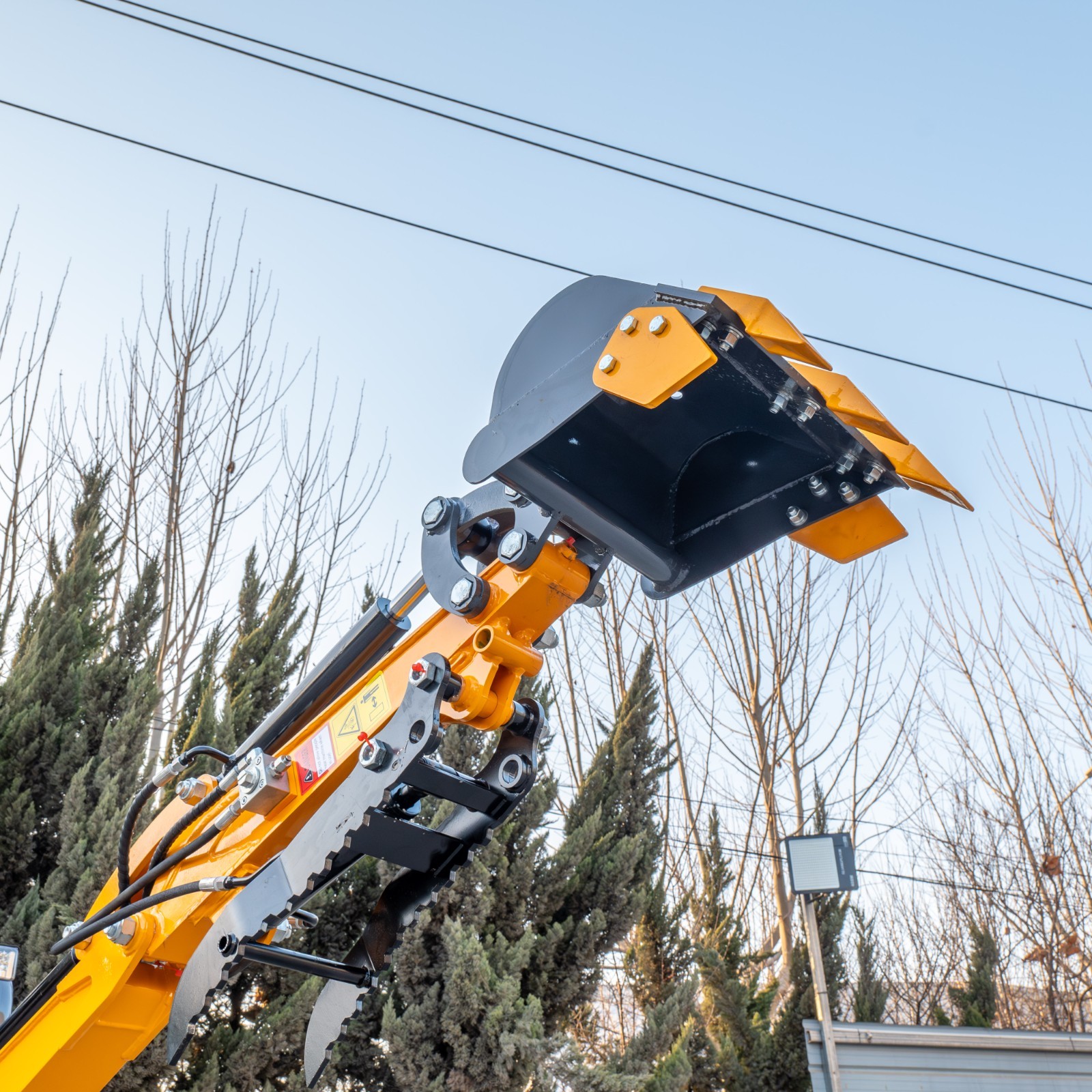 1.4Ton Mini Excavator With Enclosed Cab B&S Engine Swing Boom 4 Attachments Kit