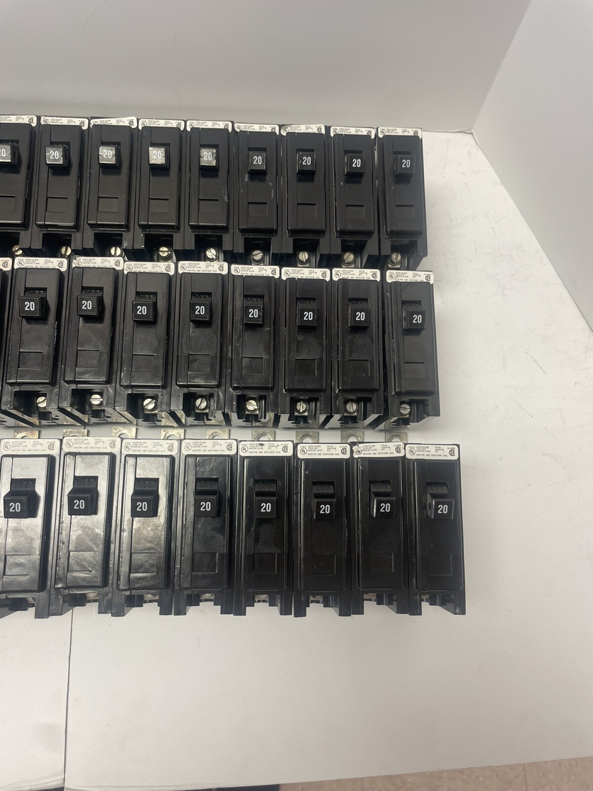 1-EATON/CUTLER HAMMER BAB1020/BA1020 1 POLE 20A BAB CIRCUIT BREAKER (USED)