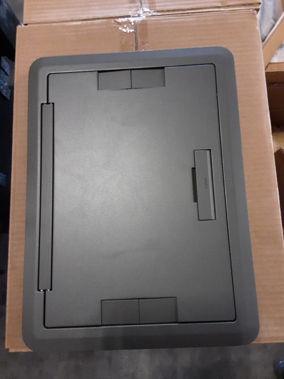 Wiremold EFB610BTCGY Evolution Serires Surface Floor Box Cover w/Lid -GRAY