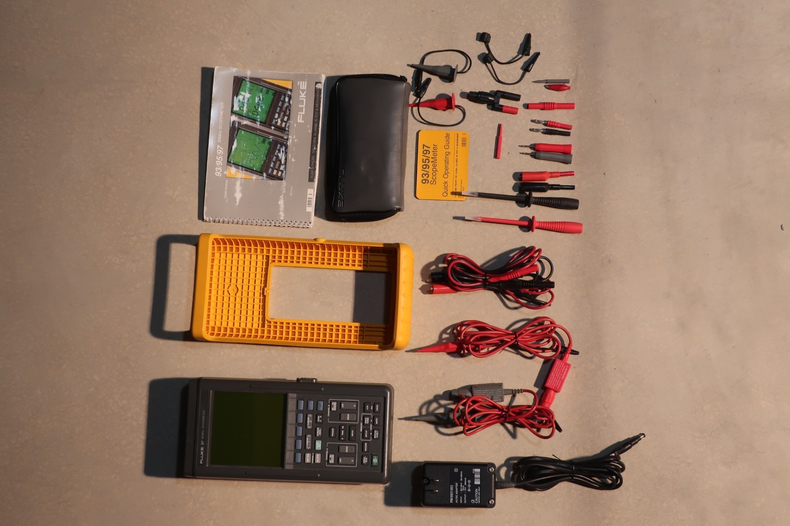 Fluke 97 Auto Scopemeter Dual Trace 50 MHz Handheld Oscilloscope & Accessories