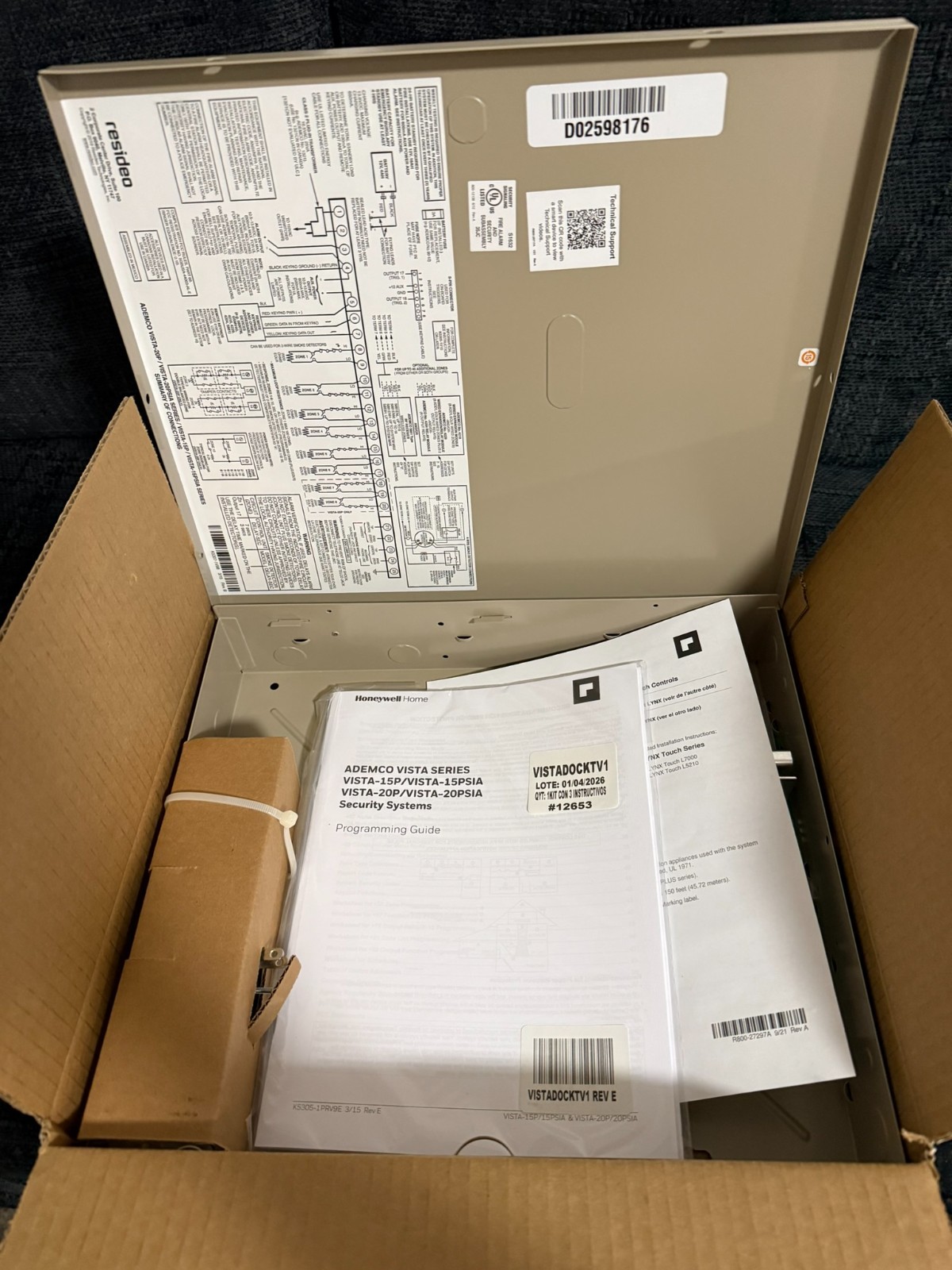 HONEYWELL VISTA-20P ADEMCO ALARM CONTROL PANEL PCB IN ALUMINUM ENCLOSURE – BEIGE