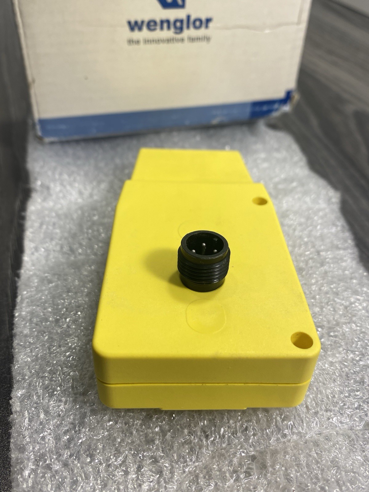 Wenglor OPT123 Reflex Sensor for Roller Conveyor Systems 500MM Range 18-30VDC