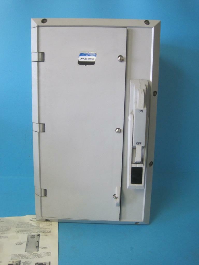 New Crouse Hinds Corrosion Resistant Enclosure Box Disconnect Switch NST1018F D