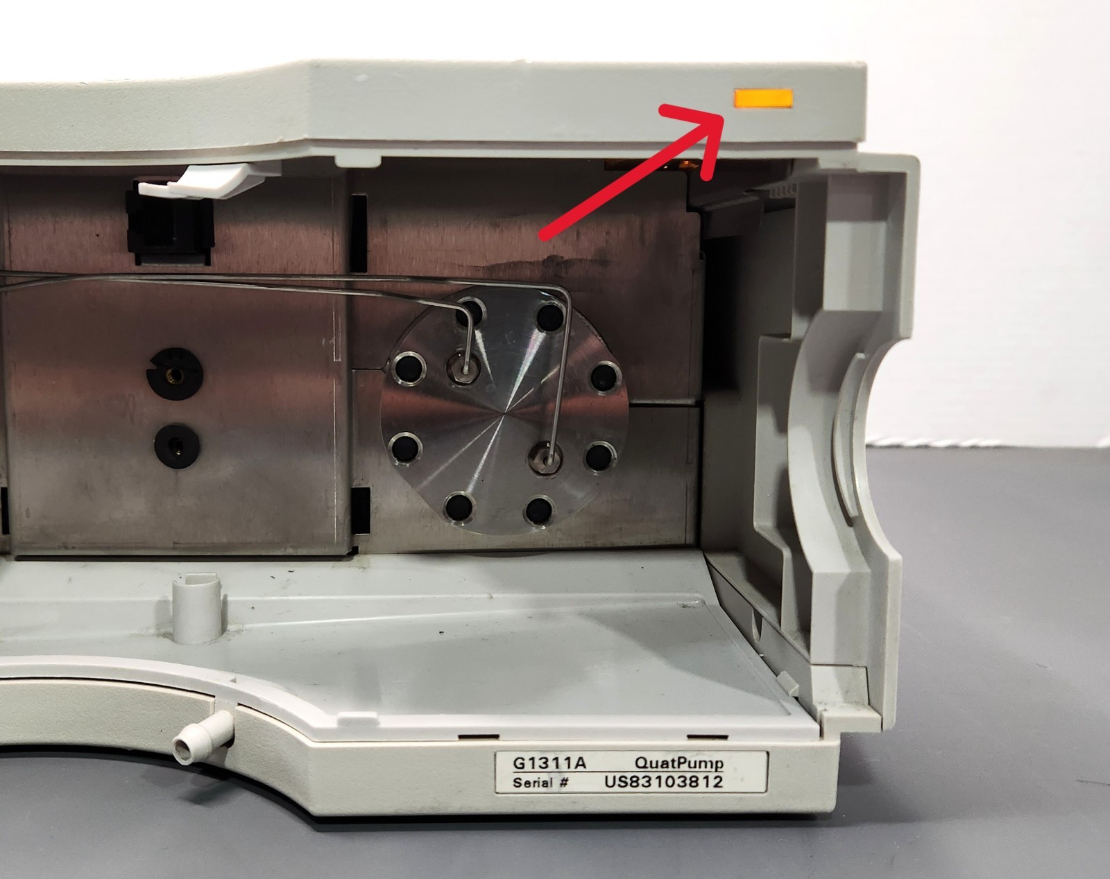 Hewlett Packard G1311A QuatPump Series 1100 HPLC Unit 100-240V AC Power Tested