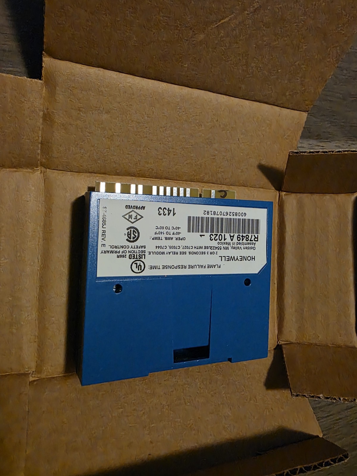 NEW Honeywell R7849A1023 Ultraviolet Flame Amplifier R7849A1023 fast ship