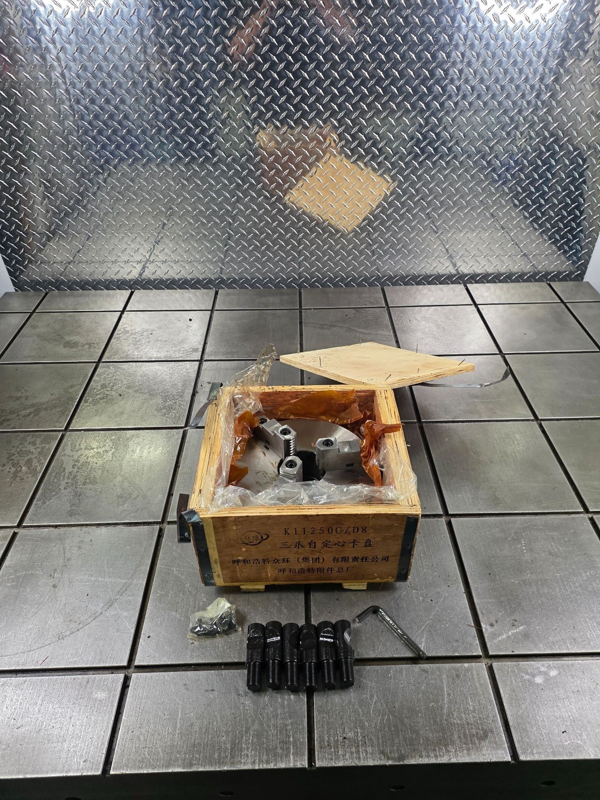 10″ 3-Jaw Chuck 3″ Bore D1-8 New In Box with Manual #8282