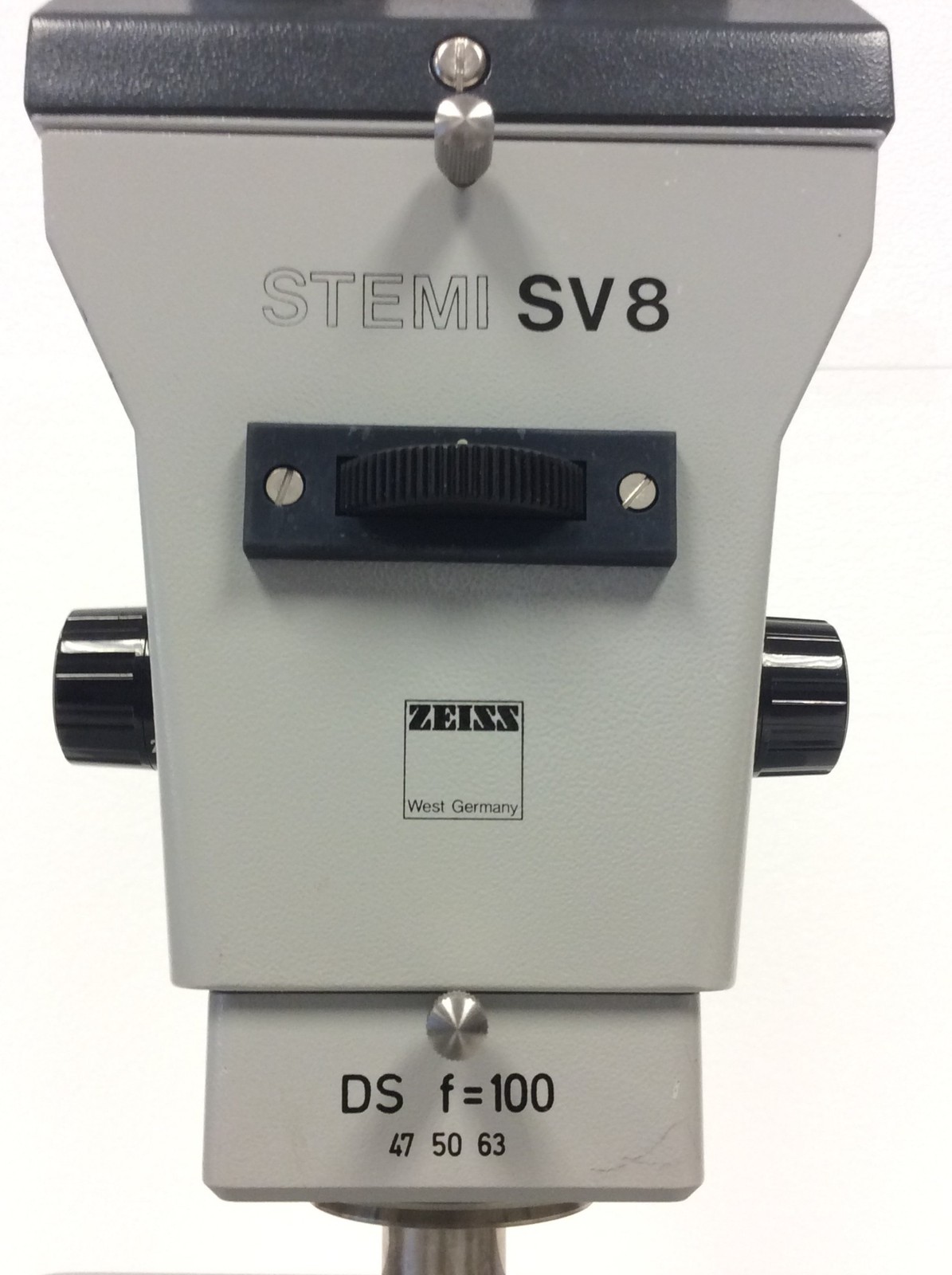 Zeiss Stemi SV8 Stereomicroscope 47 50 63 w/ Light Source, W10x/25 Eyepieces
