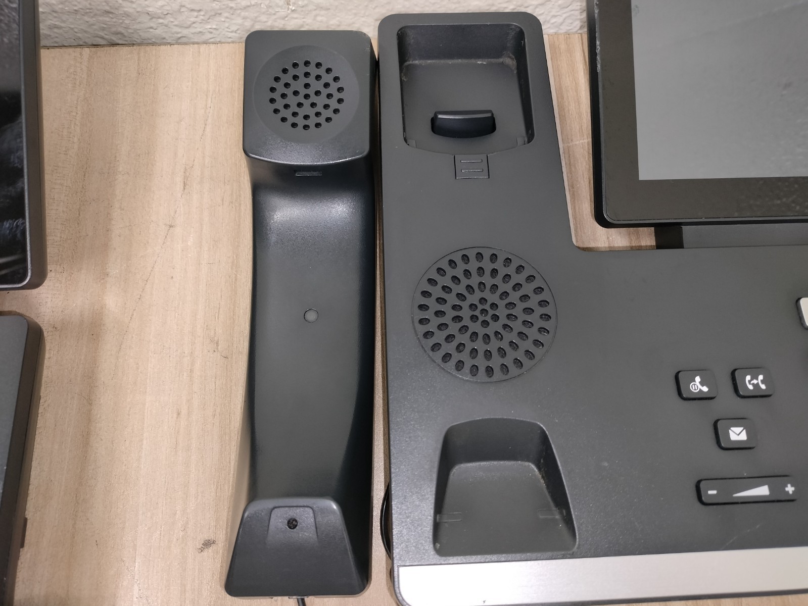 LOT OF 2 – Yealink SIP-T56A Android Smart Media IP Phone Color Touchscreen VoIP
