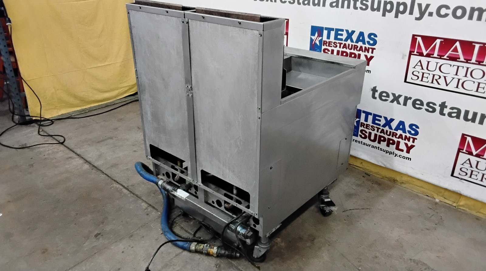 Pitco SSH55 50 Lbs Gas Digital Double Deep Fryer w/ Filtration System
