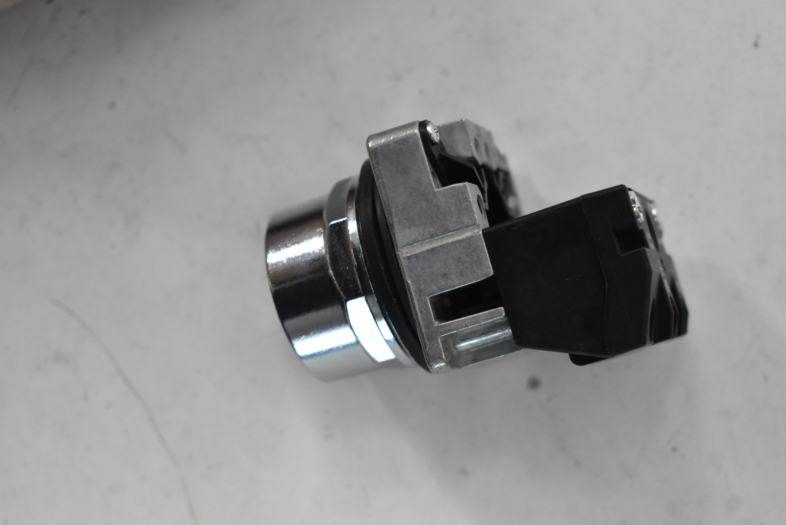 ABB A3PBF1-600B-10 Push Button Operator Black Oil Tight NEMA 4X Made In Mexico