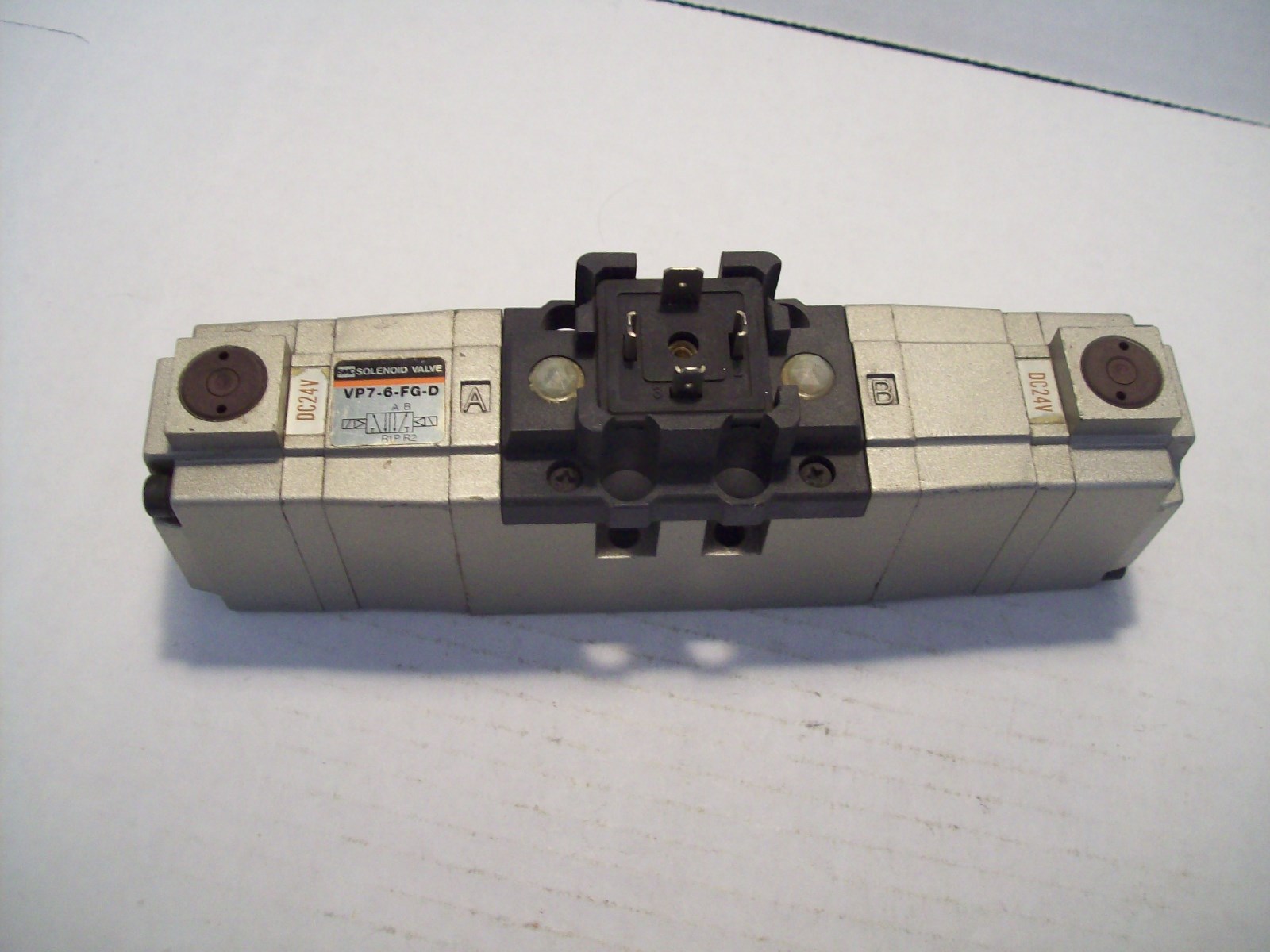 NEW SMC VP7-6-FG-D-3 2 POSITION PNEUMATIC DIRECTIONAL CTR VALVE 24VDC COIL P774