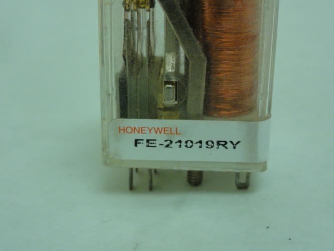 207823 Old-Stock; Honeywell FE-21019RY Cube Relay; 5A; DPDT; Coil: 6Vdc