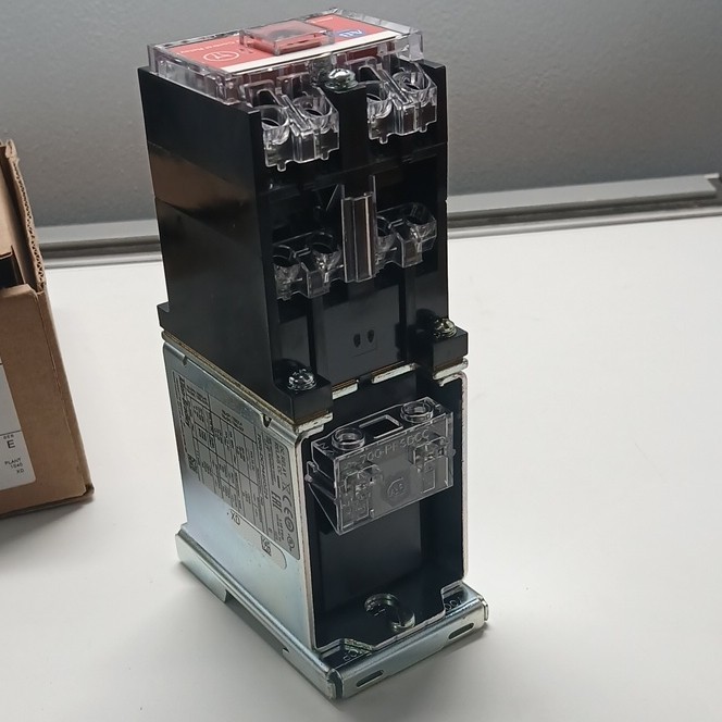 Allen-Bradley 700S-DCP440DZ24 Safety Relay 24V DC 4NO/4NC 10A Max