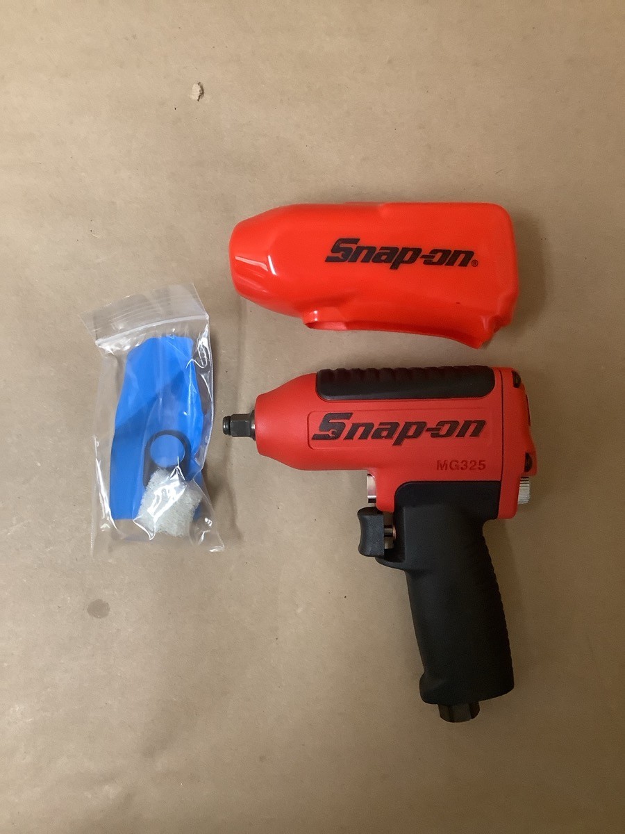 SNAP-ON MG325 3/8″ DRIVE AIR IMPACT WRENCH IN BOX (B42010713)