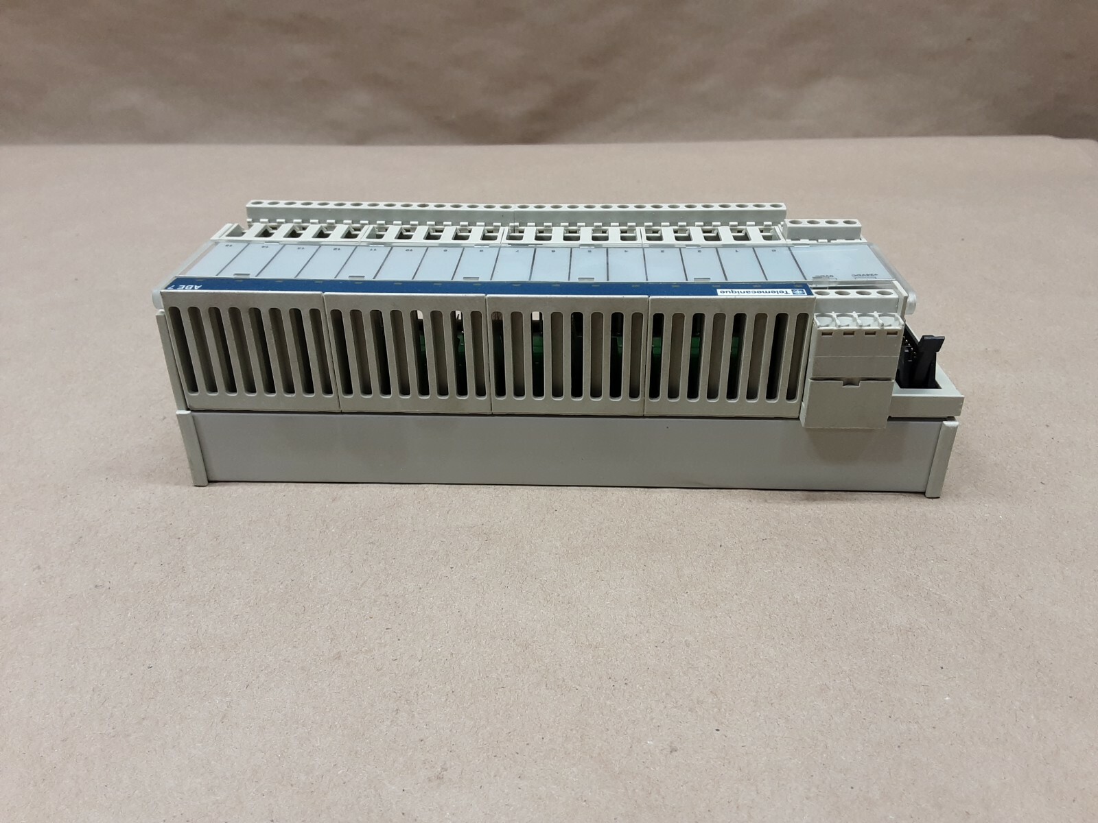 Telemecanique ABE7S16S2B0 Interface Module Connection Solid State #1016F71*KR