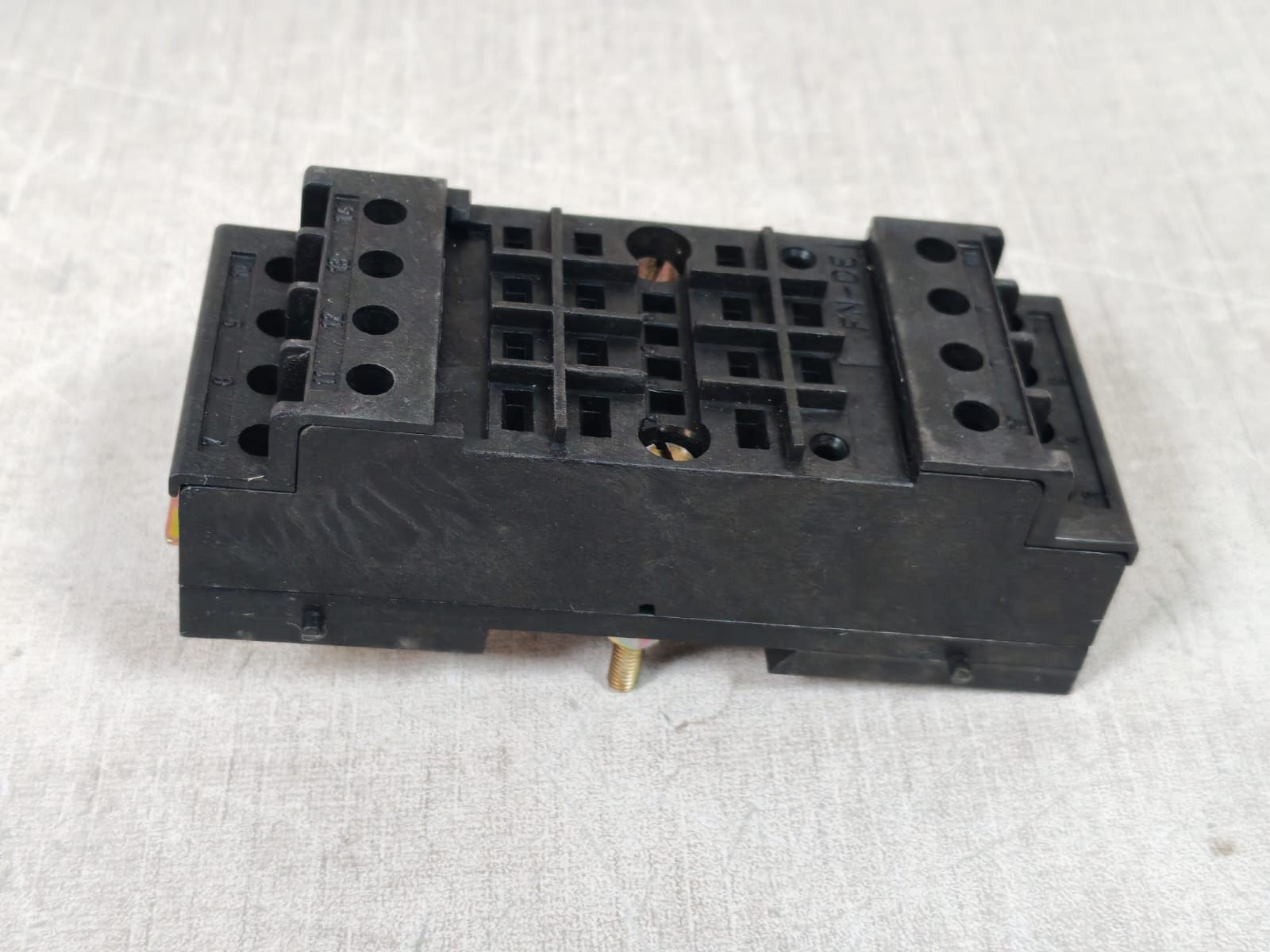 LOT 2PCS SIEMENS 7XP9013-0 SURFACE MOUNTING SOCKET