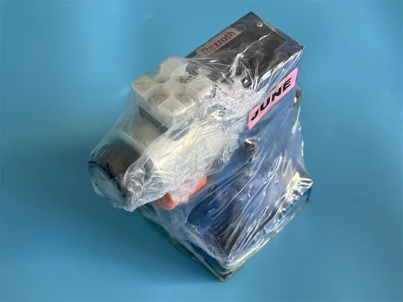 New Rexroth R900912860 DBW20B2-5X/200-6EG24N9K4 valve DHL Shipping
