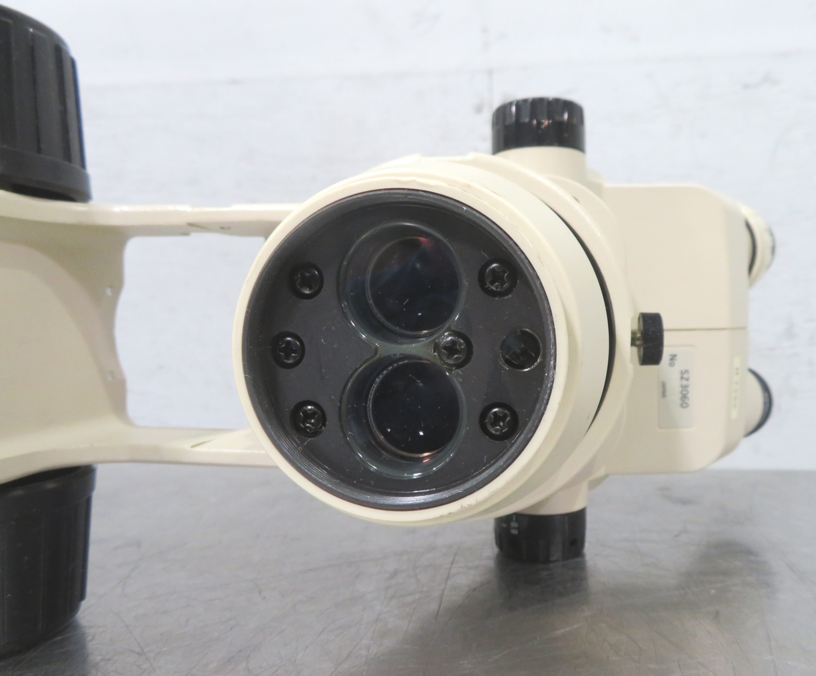 C194510 Olympus SZ3060 Stereo Zoom Microscope (0.9-4.0X) w/ GSWH15X/16 Eyepieces