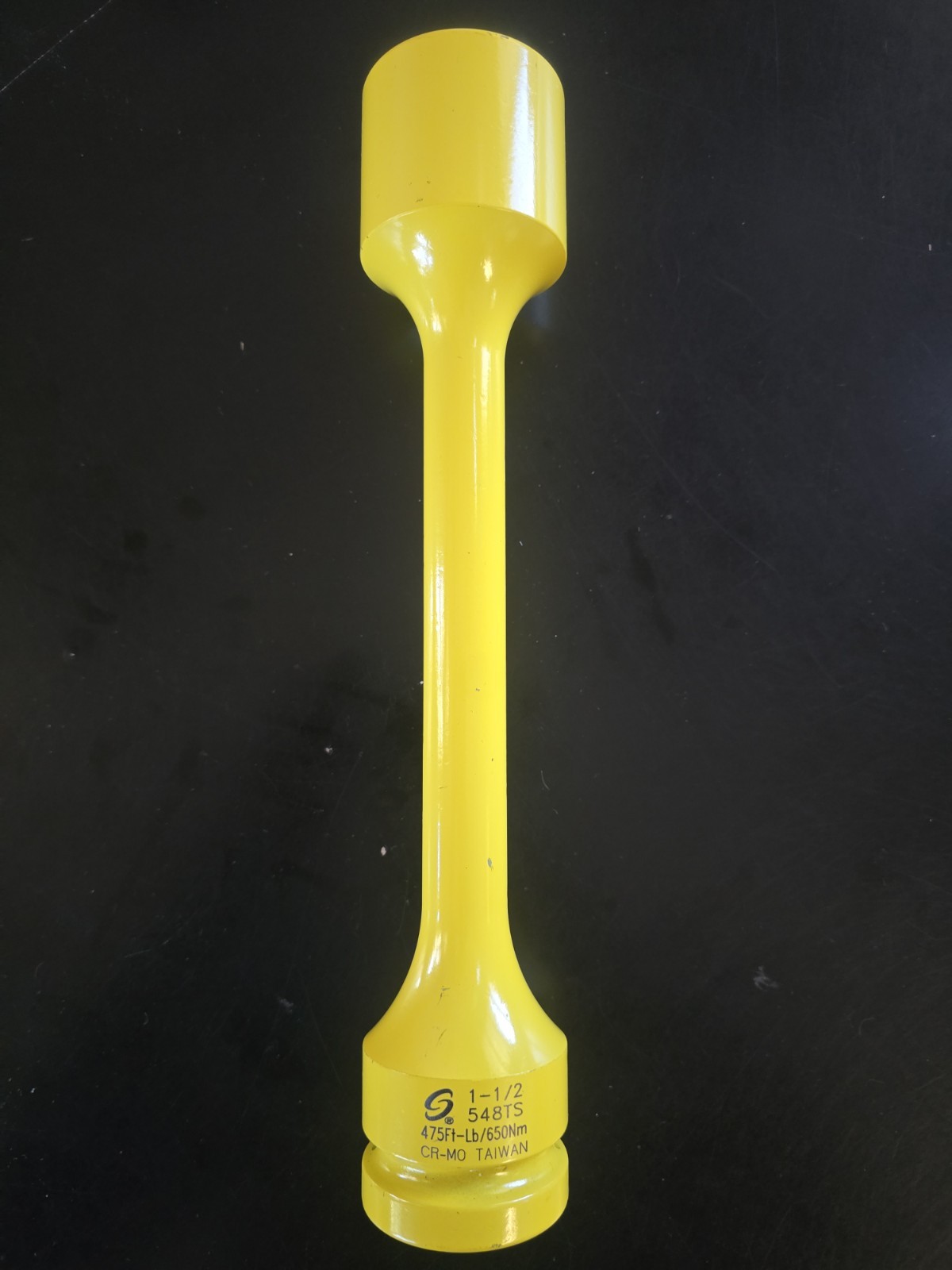 Sunex Yellow 1-1/2″ Impact Torque Socket Drive 475 Ft. Lbs. 650Nm 548TS
