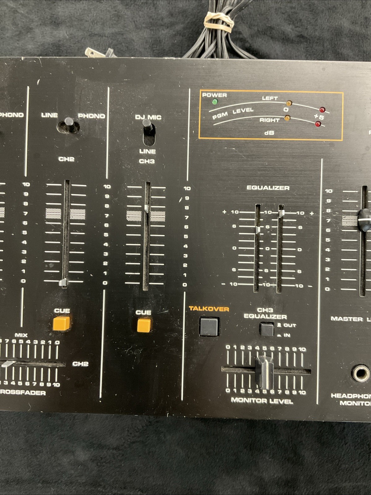 Numark DM1275 preamp mixer