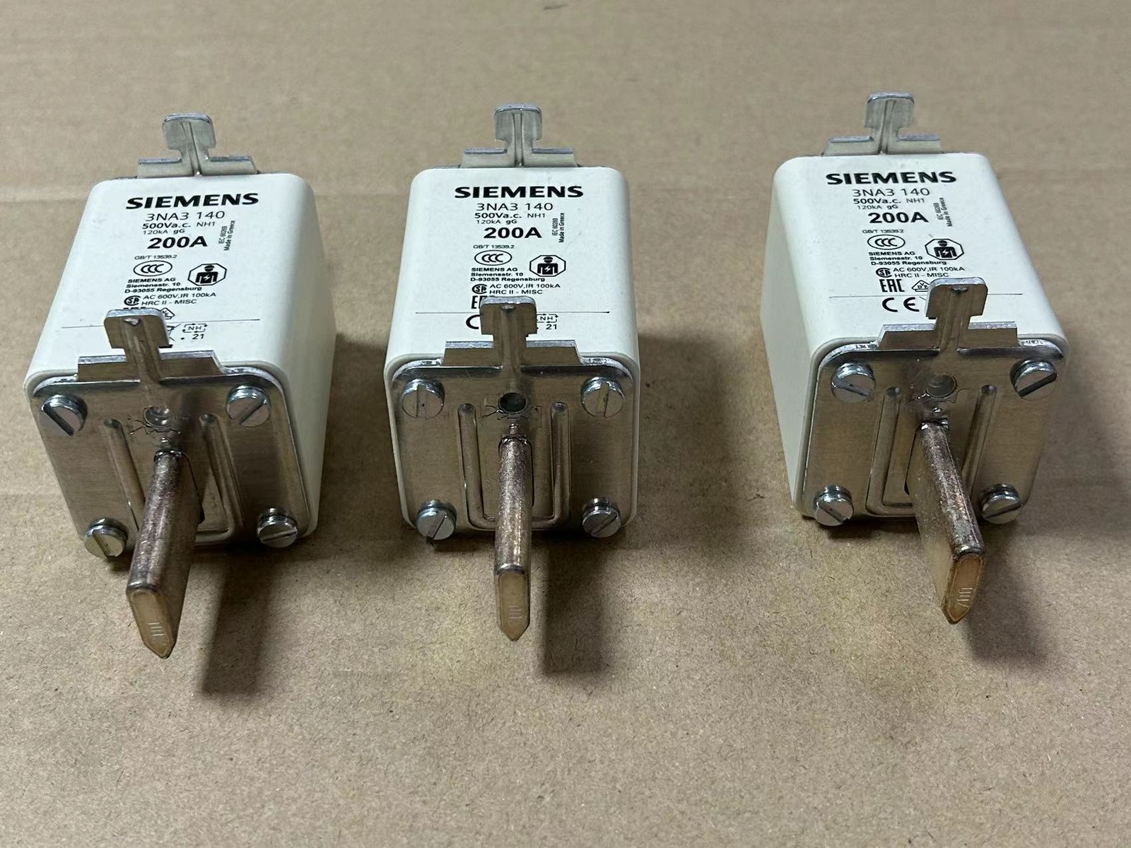 3PCS/1Box Siemens 3NA3140 NH1-gG 200A 500V Fuse -New Free Ship