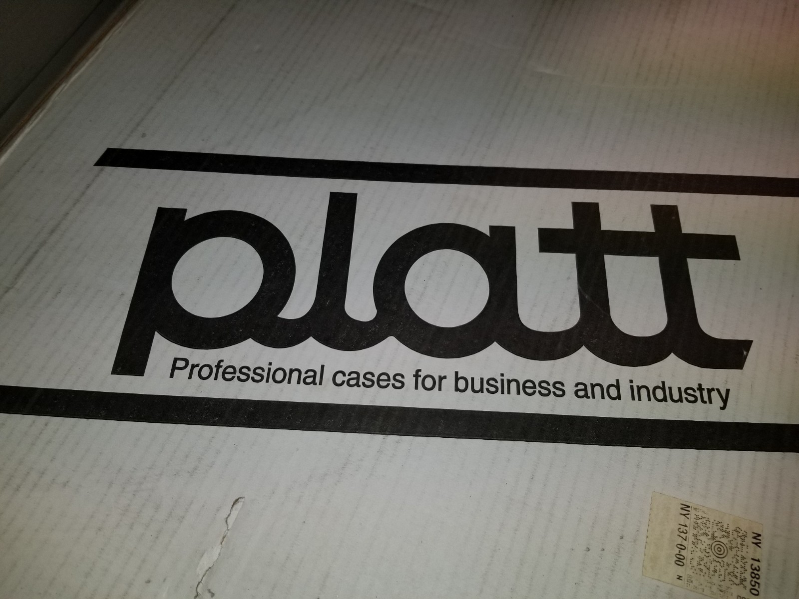 Platt 282007 Heavy Duty Polyethylene Case w/keys I.D. – 27.5″ x 19.5″ x 4″ deep