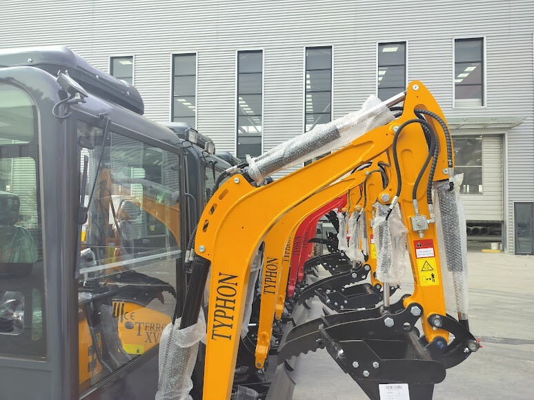 2 Ton New Mini Excavator, EPA certified USA KUBOTA Diesel Engine, FREE SHIPPING