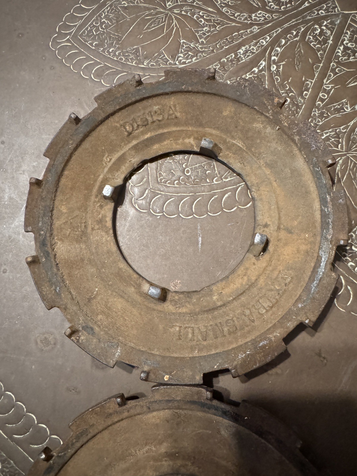 4 – Farm Planter Plates D1513A EXTRA SMALL 12 cell cast iron