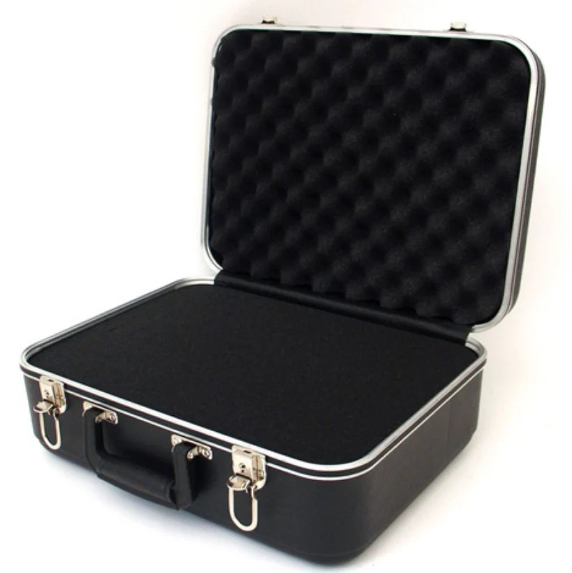 1426 – PLATT LUGGAGE – LIGHT-DUTY ABS CASE – Interior Dimensions (L x W x D): 16