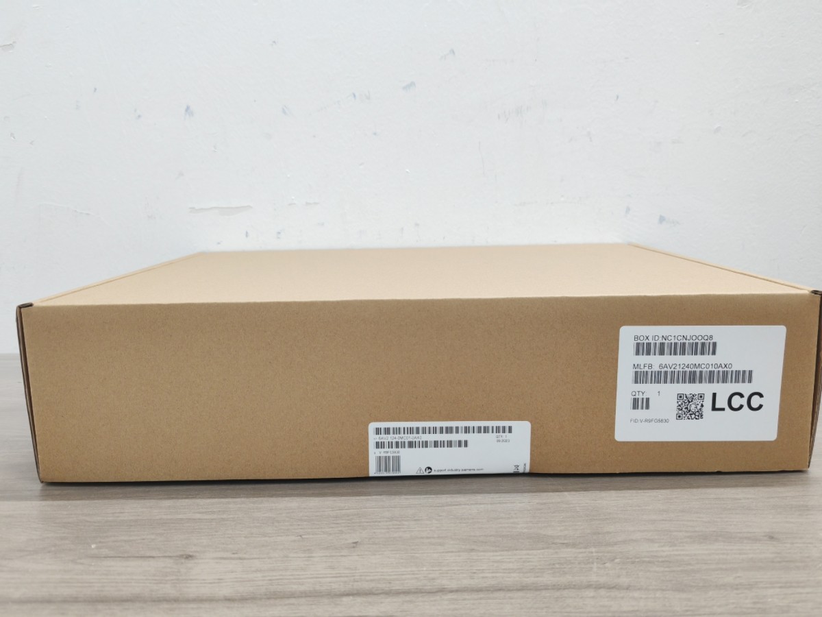 NEW Siemens 6AV2124-0MC01-0AX0 6AV2 124-0MC01-0AX0
