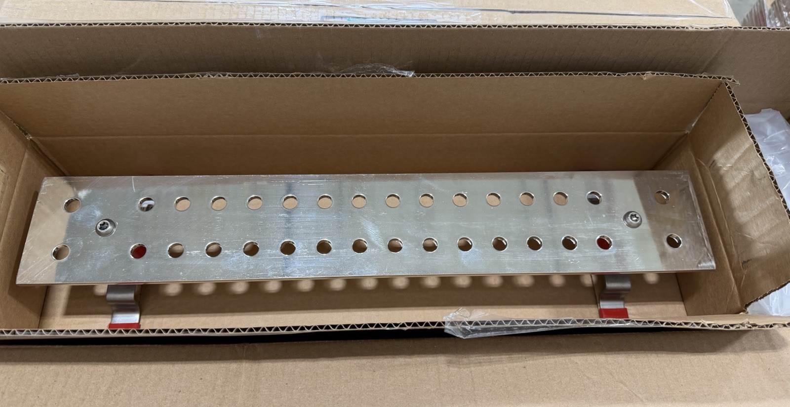 Panduit GB4N0016TPI-1, Tin Plated Ground Bar,24IN LG, 16 POS.