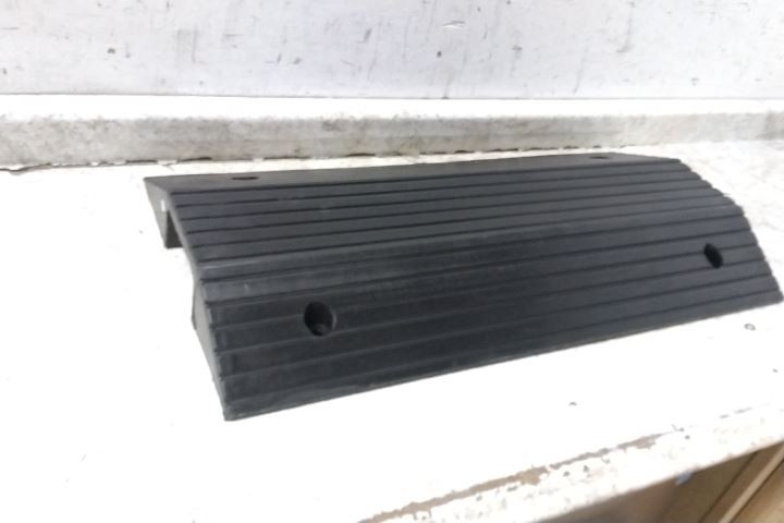 Electriduct DO-ED-XL-1X240-BK 31-1/4 In Length Drop-Over Cable Ramp (BW)