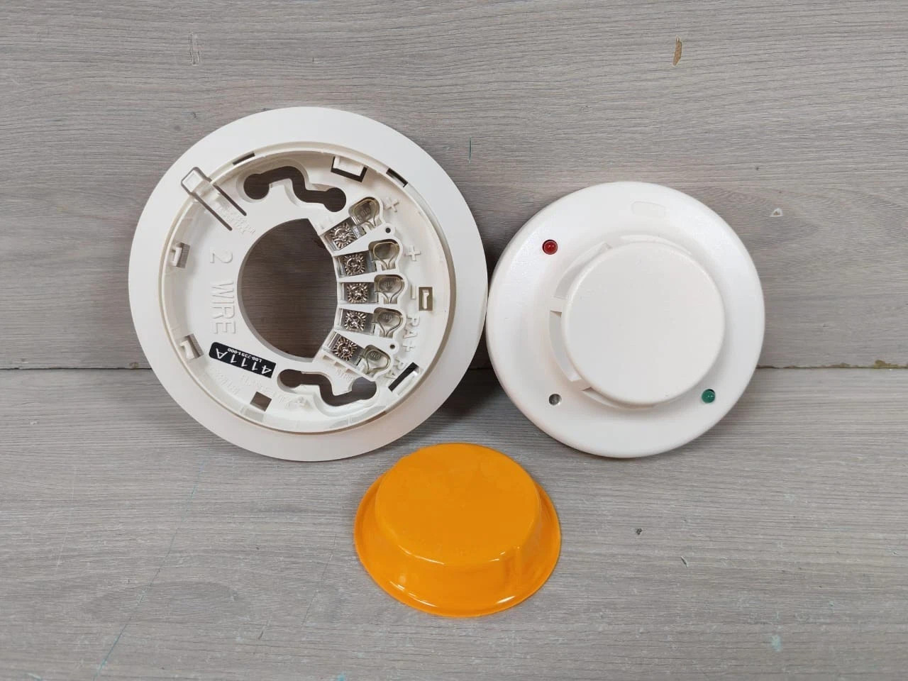 LOT 2PCS. SYSTEM SENSOR 2W-B 2WIRE PLUG-IN PHOTOELECTRIC W/ BASE SMOKE DETECTOR