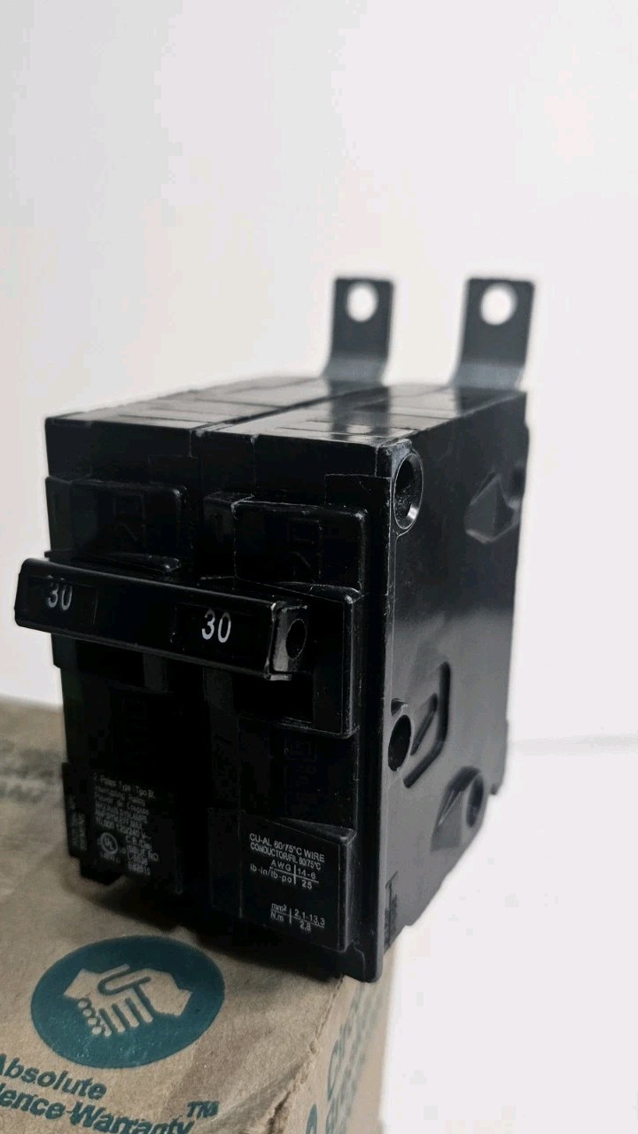 NEW SIEMENS 30 Amp B230 240V 10kA Bolt-On Circuit Breaker 2 Pole