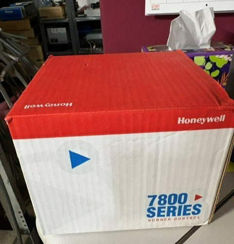 Honeywell Automatic Programming Control. RM7840L1018. New in box!!