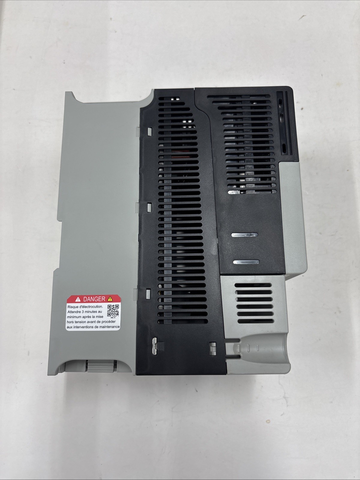 Allen Bradley 25B-D017N104 Powerflex 525 Drive 7.5 KW/ 10hp 323-528VAC READ