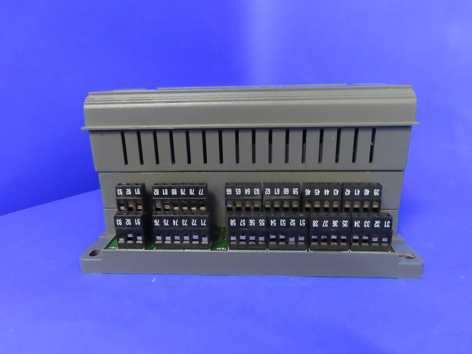 JOHNSON/METASYS PROGRAMMABLE CONTROLLER DX-9100-8454 MISSING COVER 24V 14 OUTPUT